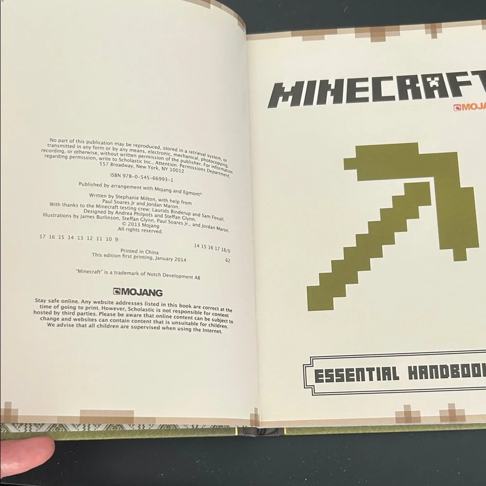 Minecraft Essential and Construction Handbooks - Green and Brown
